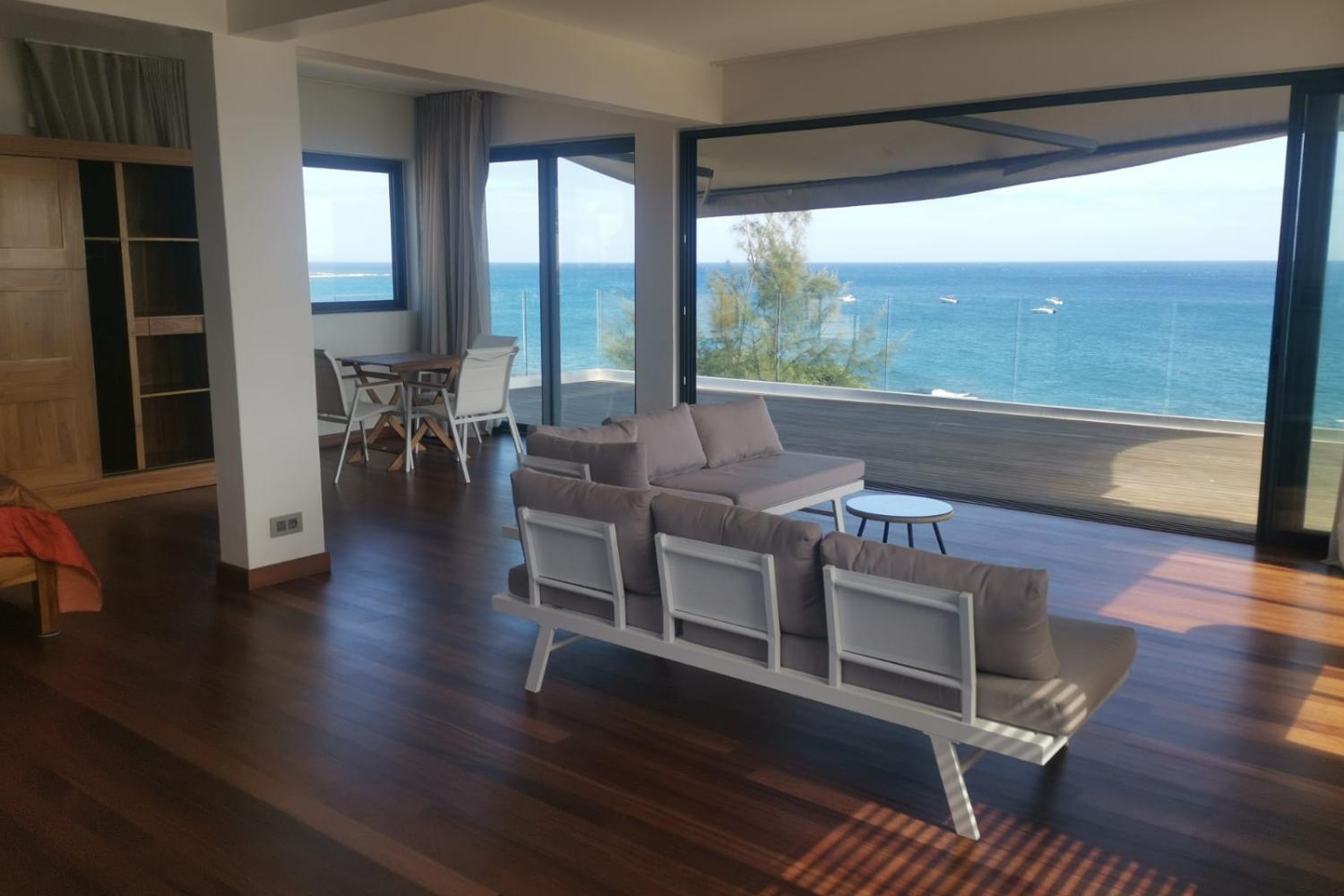 Oceans Luxury Oceanfront Apart Sunset View With Pool Διαμέρισμα Flic-en-Flacq Εξωτερικό φωτογραφία