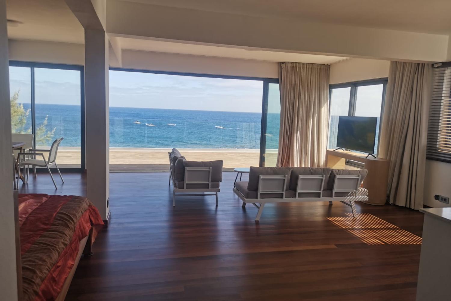 Oceans Luxury Oceanfront Apart Sunset View With Pool Διαμέρισμα Flic-en-Flacq Εξωτερικό φωτογραφία