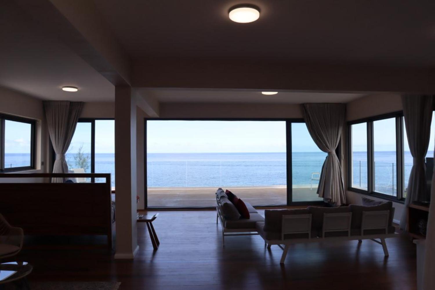 Oceans Luxury Oceanfront Apart Sunset View With Pool Διαμέρισμα Flic-en-Flacq Εξωτερικό φωτογραφία